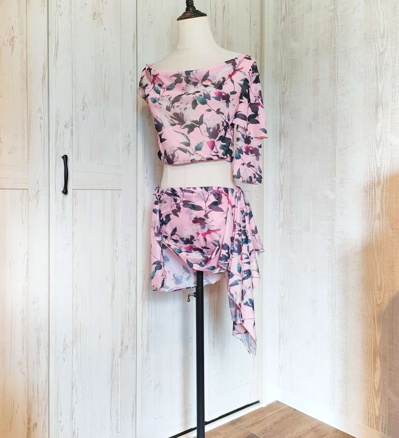 ベリーダンス トップス 花柄 衣装 スカート レディース 練習着 花柄（衣装セット｜ベリーダンス）：体操・ダンス<スポーツ ★新品★ベリーダンス衣装セットアップ レッスンウェア 花柄レースレッスン着ウェア練習着 花柄レースレッスン着ウェア ☆新品☆ベリーダンス衣装セットアップ 上下セット レッスン着ウェア練習着 [SusanSandyLi]