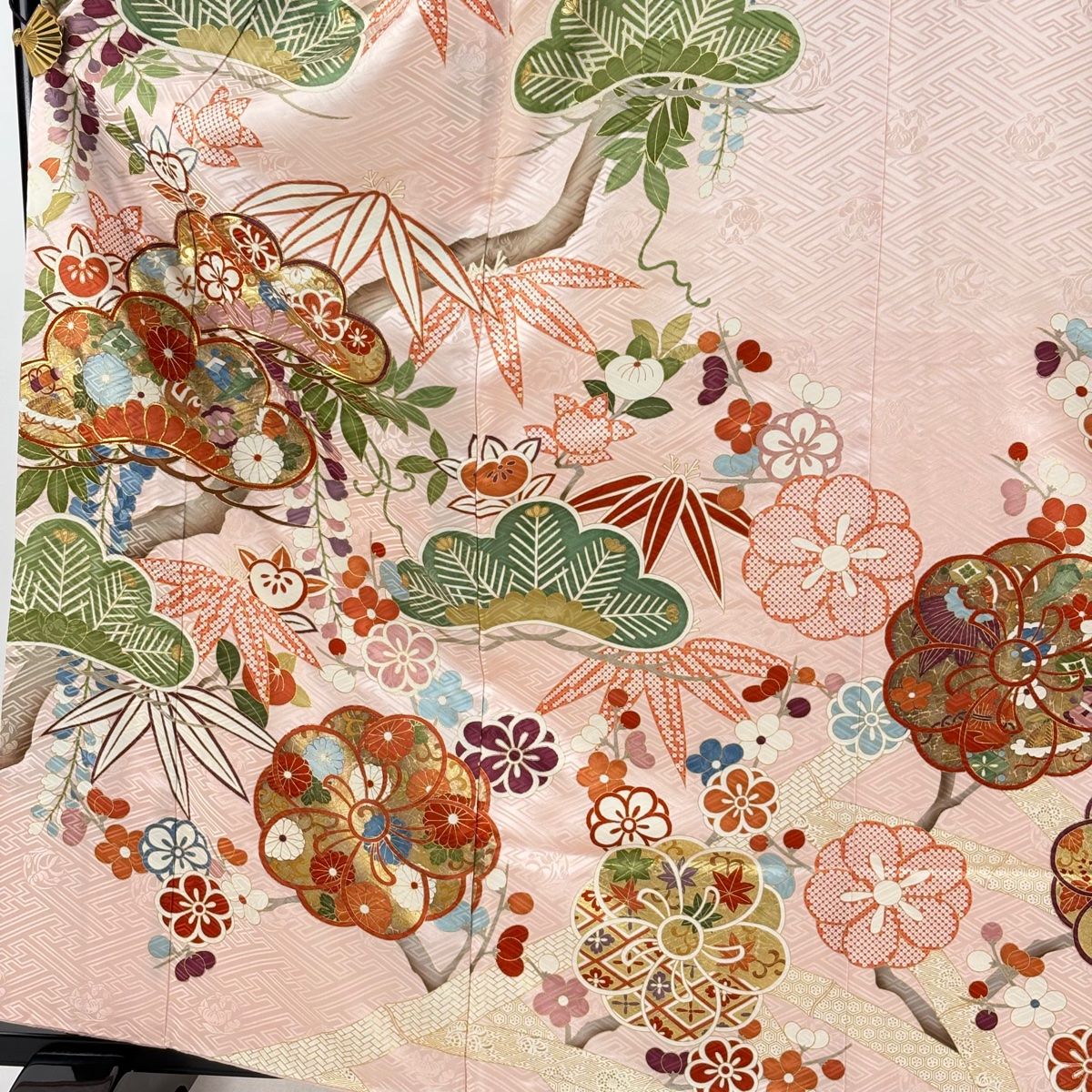 振袖 正絹吾妻徳穂 落款 金糸金彩桜 藤稔松＆新品貝絞り菊文様帯揚げ＆重ね襟3点 振袖 正絹吾妻徳穂 落款 金糸金彩桜 藤稔松＆新品貝絞り菊文様