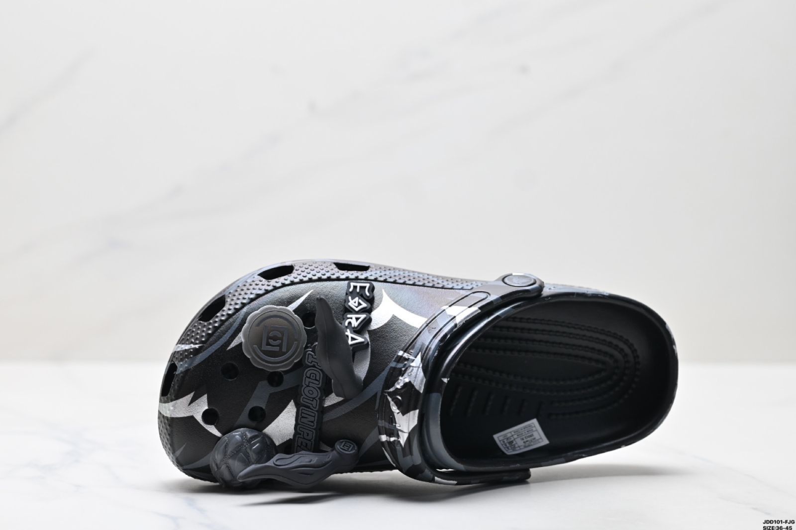 今日 Clot x Crocs Classic Clog クロックス レジャービーチ用の穴のあるスリッパ サンダル