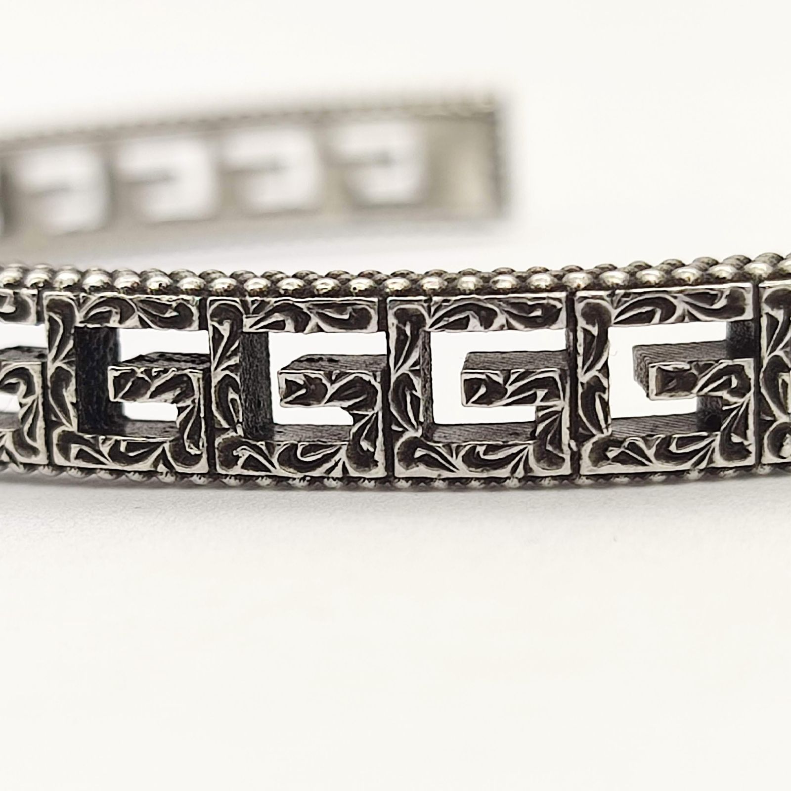 GUCCI グッチ アラベスク Gロゴ スクエア ブレスレット バングル 美品】GUCCI グッチ スクエアG アラベスクバングル 19 SILVER