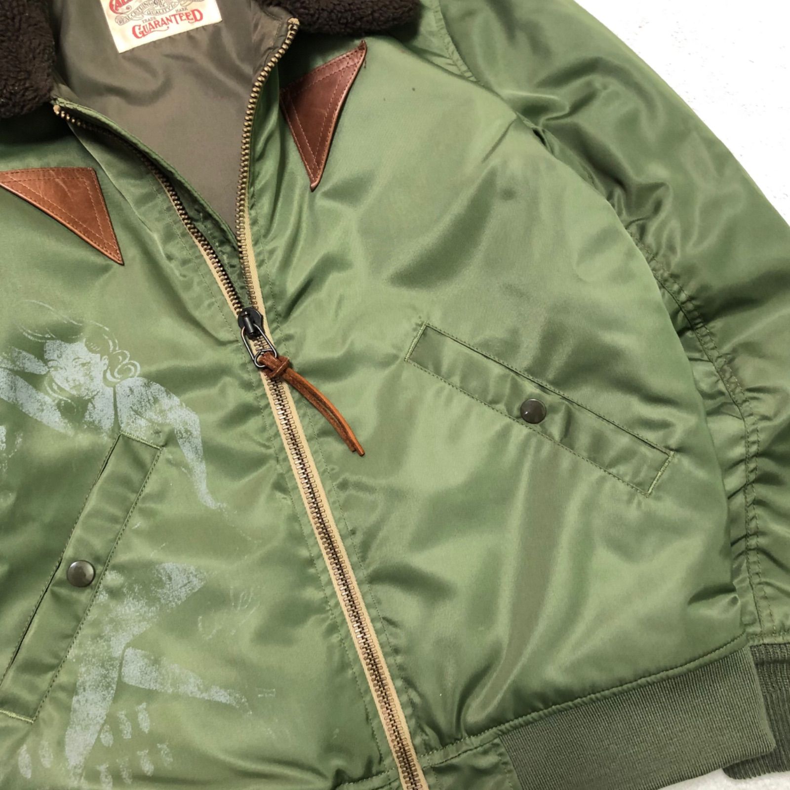 良品 CALEE キャリー B-15A ジャケット 日本製 レシートタグガーメントハンガー全部有り 定価48，000円 Mサイズ オリーブ CL-16AW035 MA-1 CALEE キャリー ジーンズ ダメージ加工 セルビッチ 赤耳 34 日本製 メンズ