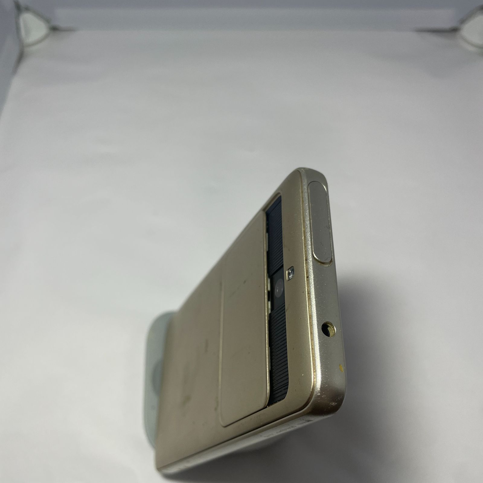 au KYV43 32GB ゴールド SIMロック解除済】au BASIO3 (KYV43) ゴールド|中古