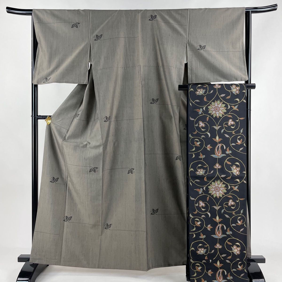 紬 身丈162.5cm 裄丈65cm M 袷 根津儀一 袋帯セット 花 灰茶 正絹 秀品