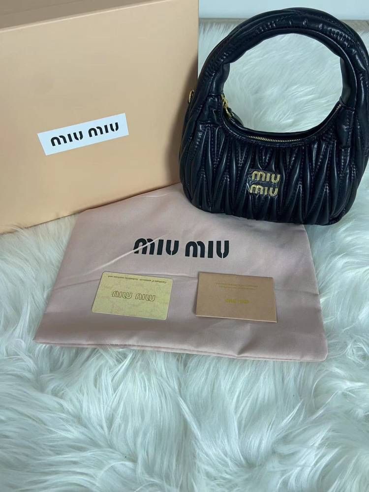 人気の MIUMIU ショルダーバッグ ハンドバッグ ブラック ミュウミュウ