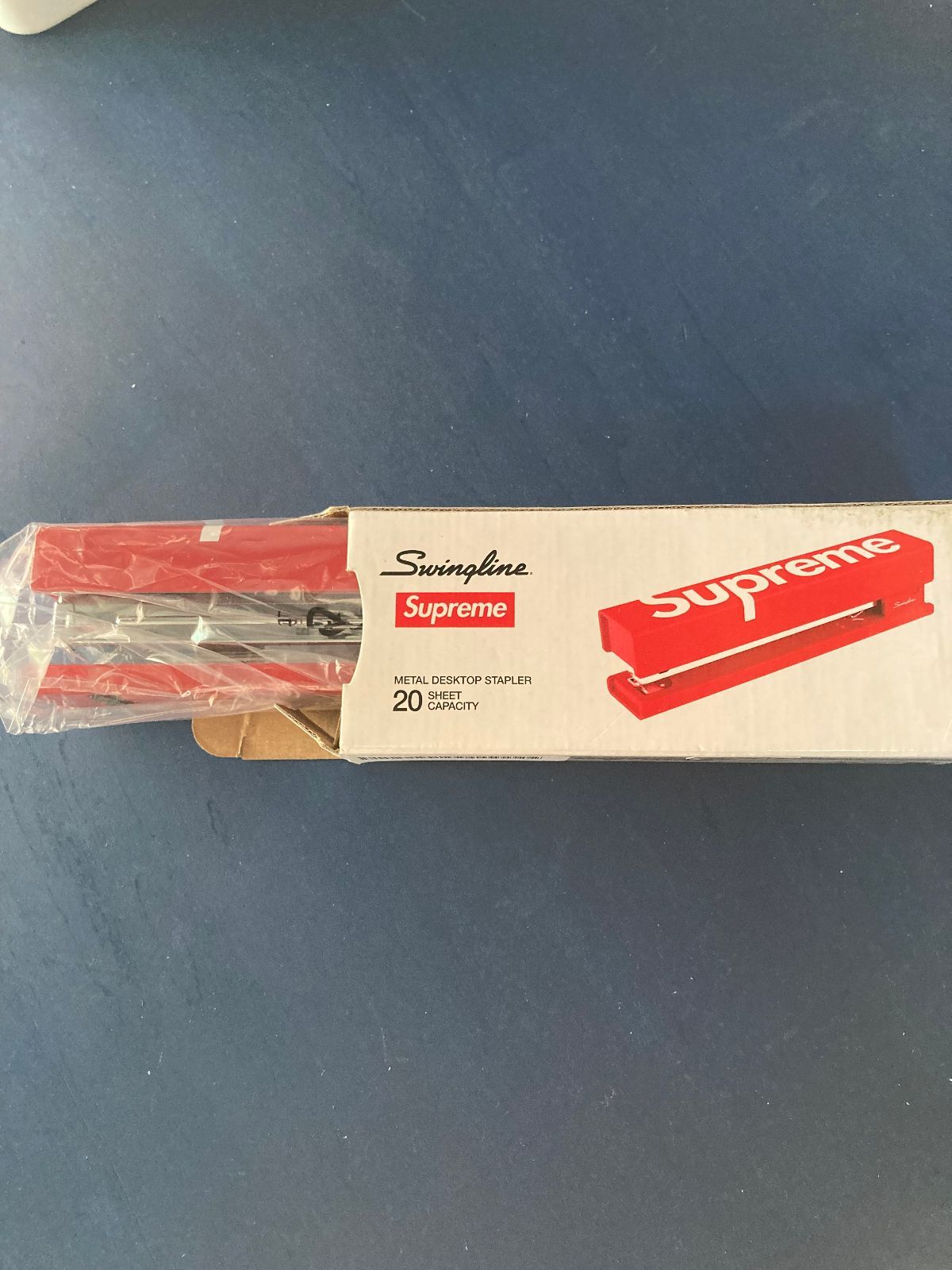 ☆限定値下☆【新品未使用】Supreme Swingline Stapler Red ホッチキス