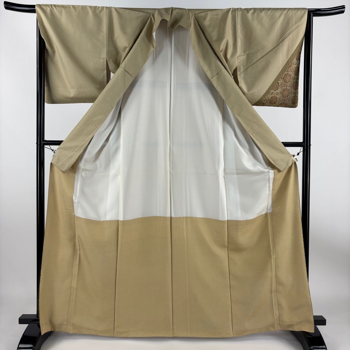 付下げ 身丈166cm 裄丈66cm M 袷 大島紬地 藤絹織物 漢方そめ 証紙 華文 縞 ベージュ 正絹 美品 名品 【】