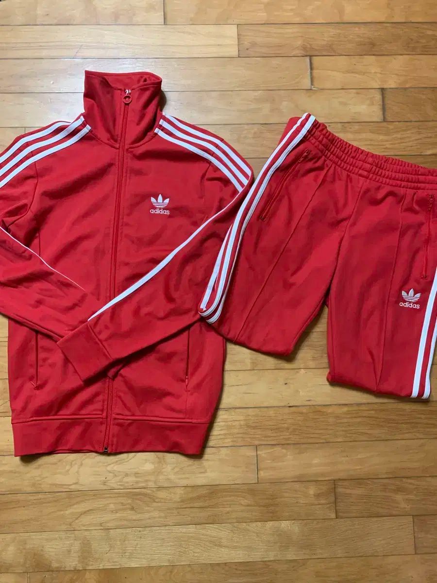 adidas アディダス ヨーロッパ 90 サイズ 赤 セット 販売しています