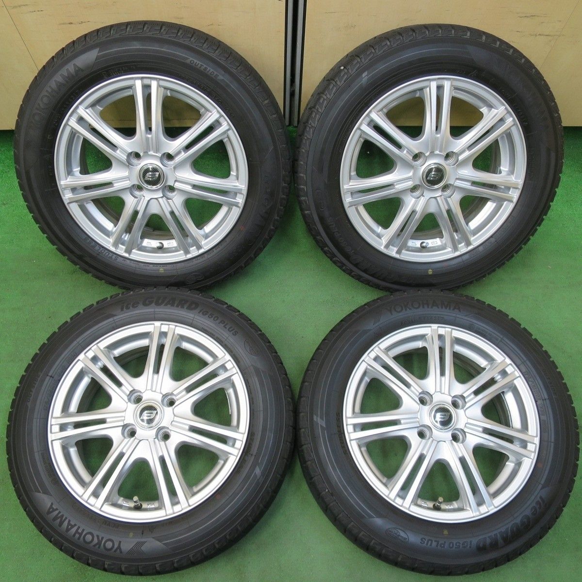 バリ溝！キレイ！9分☆スタッドレス 175/65R15 ヨコハマ アイスガード 