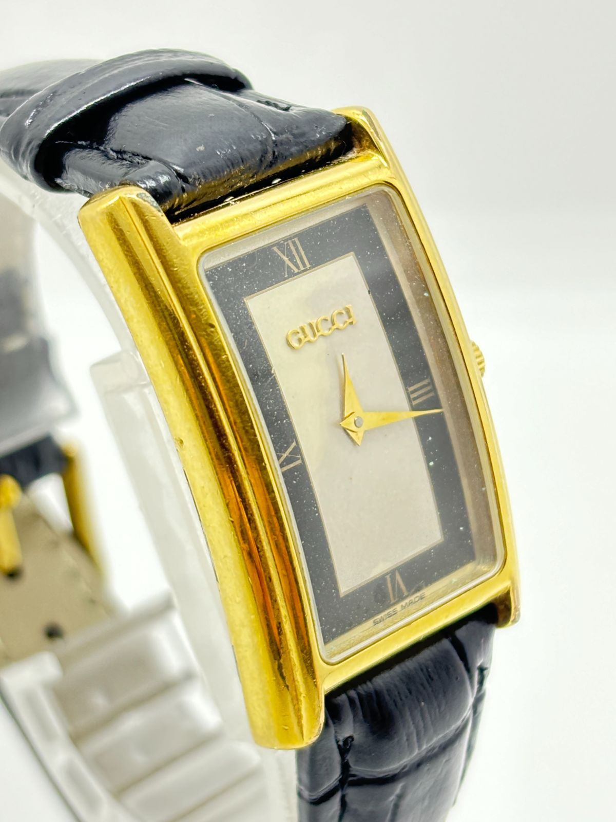 グッチ GUCCI 2600M 腕時計 クォーツ スクエア QZ 人気 文字盤 S6676