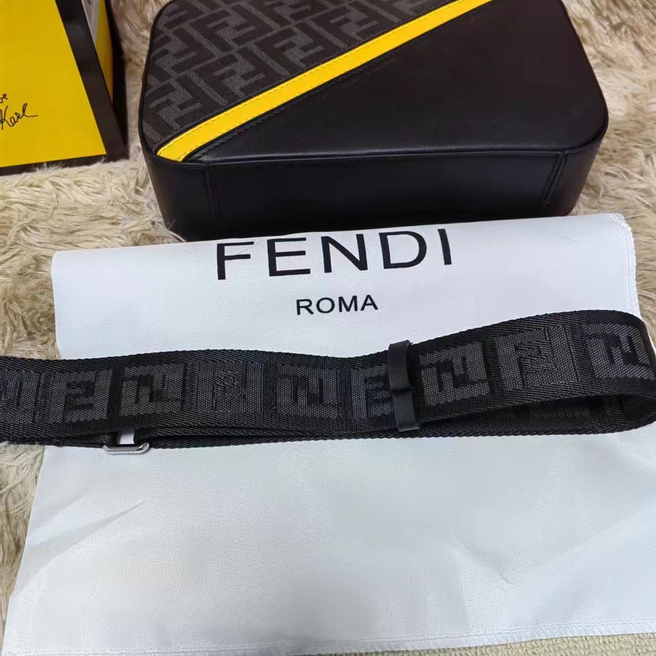 フェンディ FENDI ズッカ クロスボディ ウォレット ショルダーバッグ