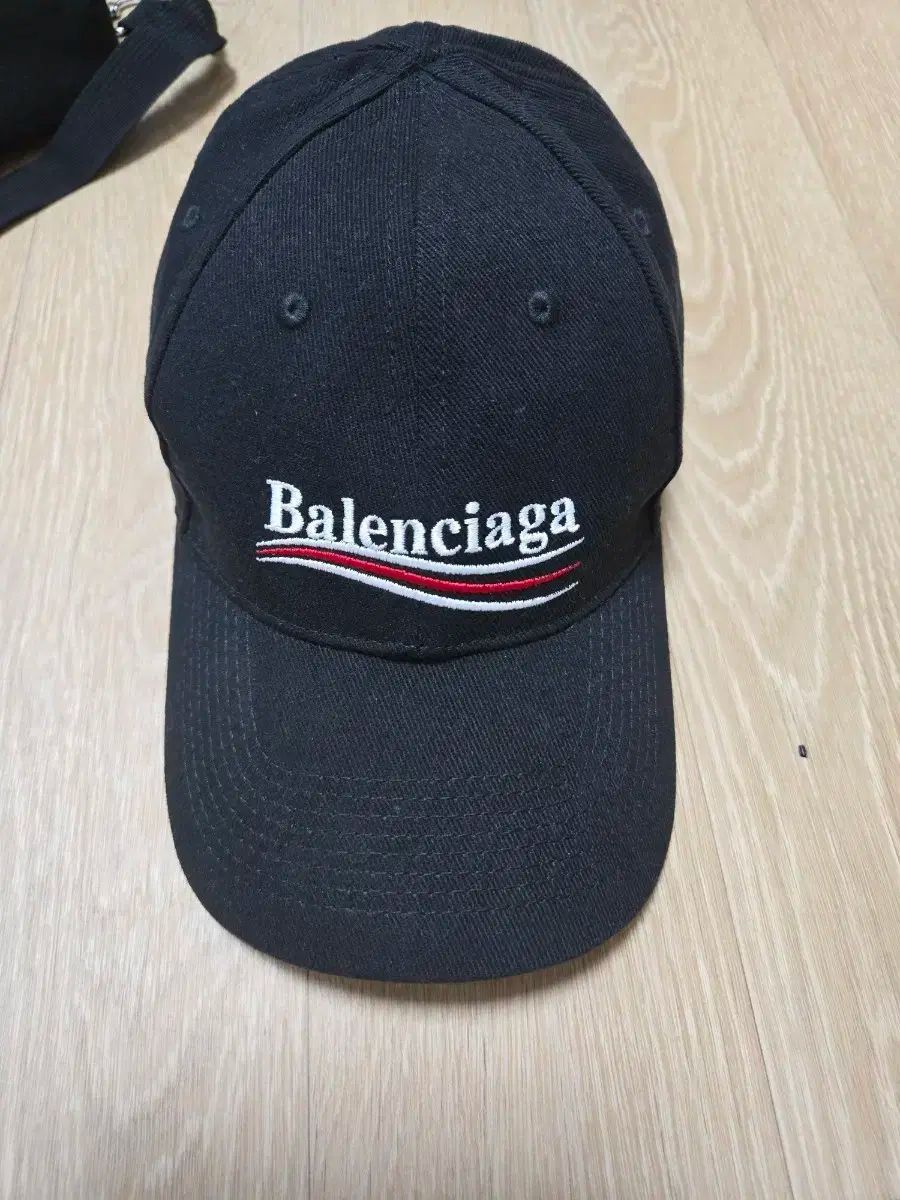 バレンシアガボールキャップファーム