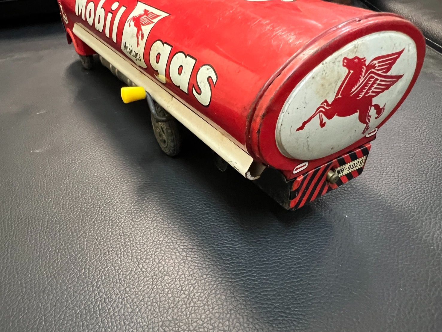 Mobilgas タンクローリー 超希少 ヴィンテージ Mobilgas ブリキ製タンクローリー（フリクション