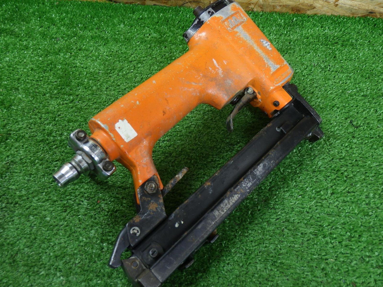 【最短翌日配送】 白いパーツ マックス 常圧 ステープル用 エアネイラ TA-20A 422Jキュウオン エア工具 エアツール MAX 現状お渡し 品