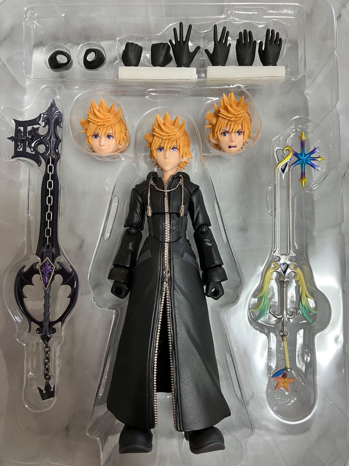 BRING ARTS キングダムハーツⅢ ロクサス　フィギュア　KINGDOM Amazon.co.jp: KINGDOM HEARTS III BRING ARTS ロクサス PVC製