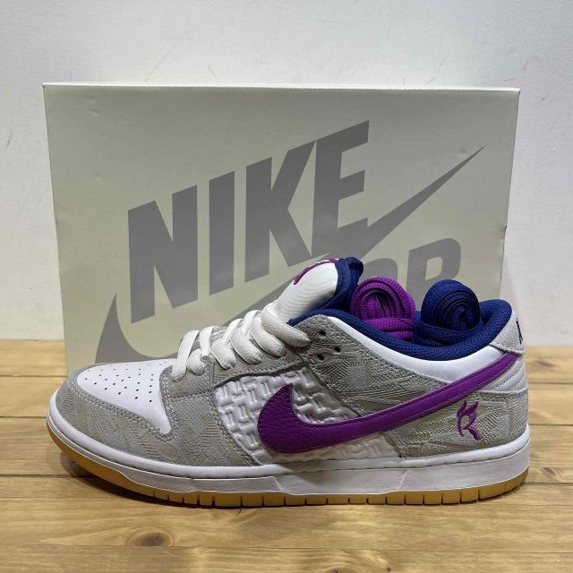 NIKE SB DUNK LOW PRM x RAYSSA LEAL PURE PLATINUM AND VIVID