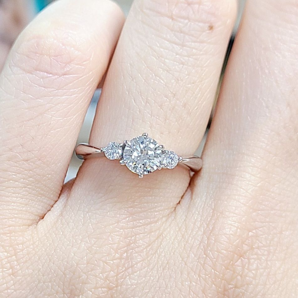 コスパ最高！G VS1 very good 0.5ct ダイヤモンド PTリング - メルカリ