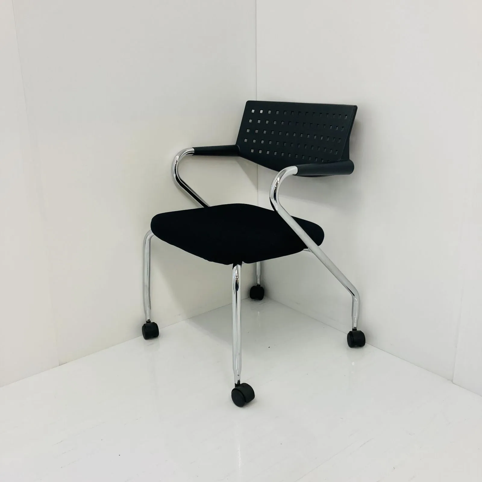 Vitra Prouvé Collection デスクチェア　黒 Vitra Prouvé Collection デスクチェア 黒
