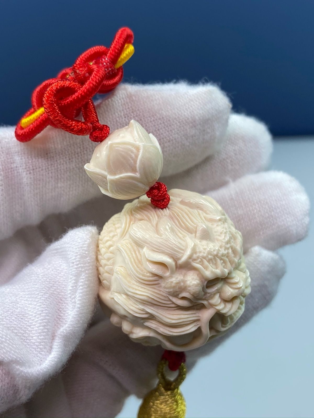 天然マンモス牙美しい手作り彫刻 1龍珠 車用ストラップ 天然マンモス牙美しい手作り彫刻 龍珠 車用ストラップ