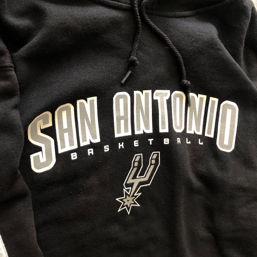 アディダス NBA シャーロット ボブキャッツ パーカー ホーネッツ★レア新品 アディダス×NBAシャーロットボブキャッツ 刺繍ロゴ XL プル