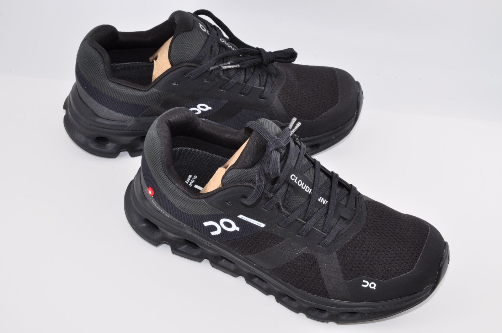  On オン レディースシューズ スニーカー ランニングシューズ Cloudrunner 防水 23 0 cm ブラック 52 98637 キャンプチェア ランニングシューズ アウトドアシューズ