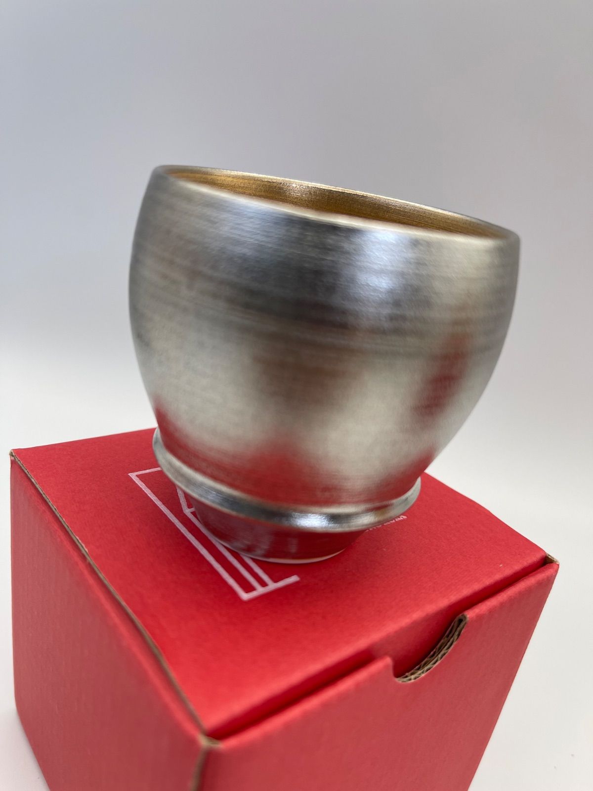 有田焼 匠の蔵 SAKE GLASS 銀閣 丸 ＆金彩 反 2301