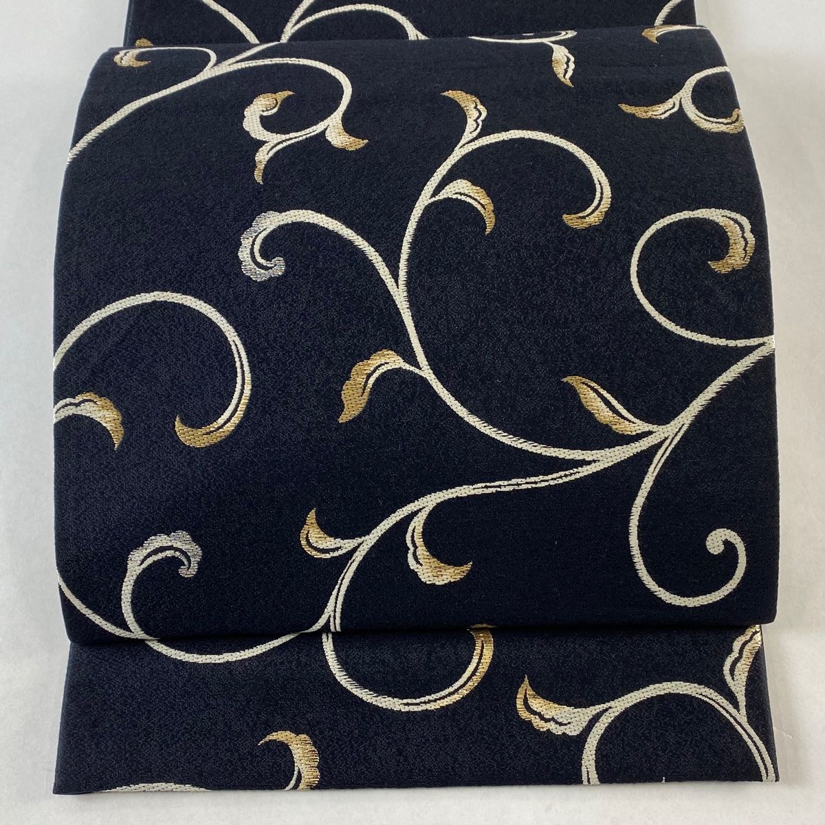 袋帯 美品 名品 唐草 箔 黒 六通 正絹 【中古】 - メルカリ