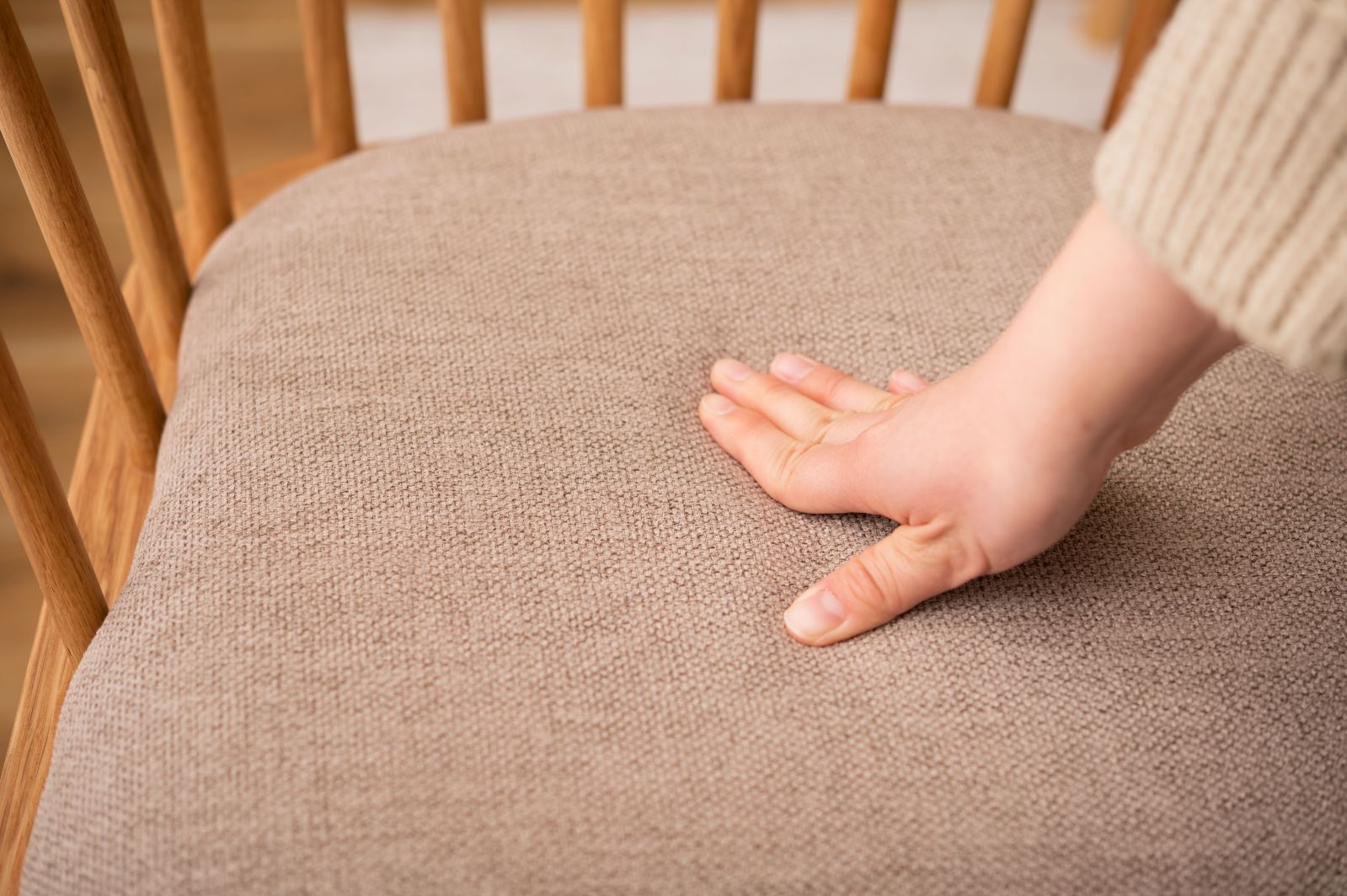 ダイニングチェア イタリア ブラック 合皮 猫脚 GIGLIO 木製