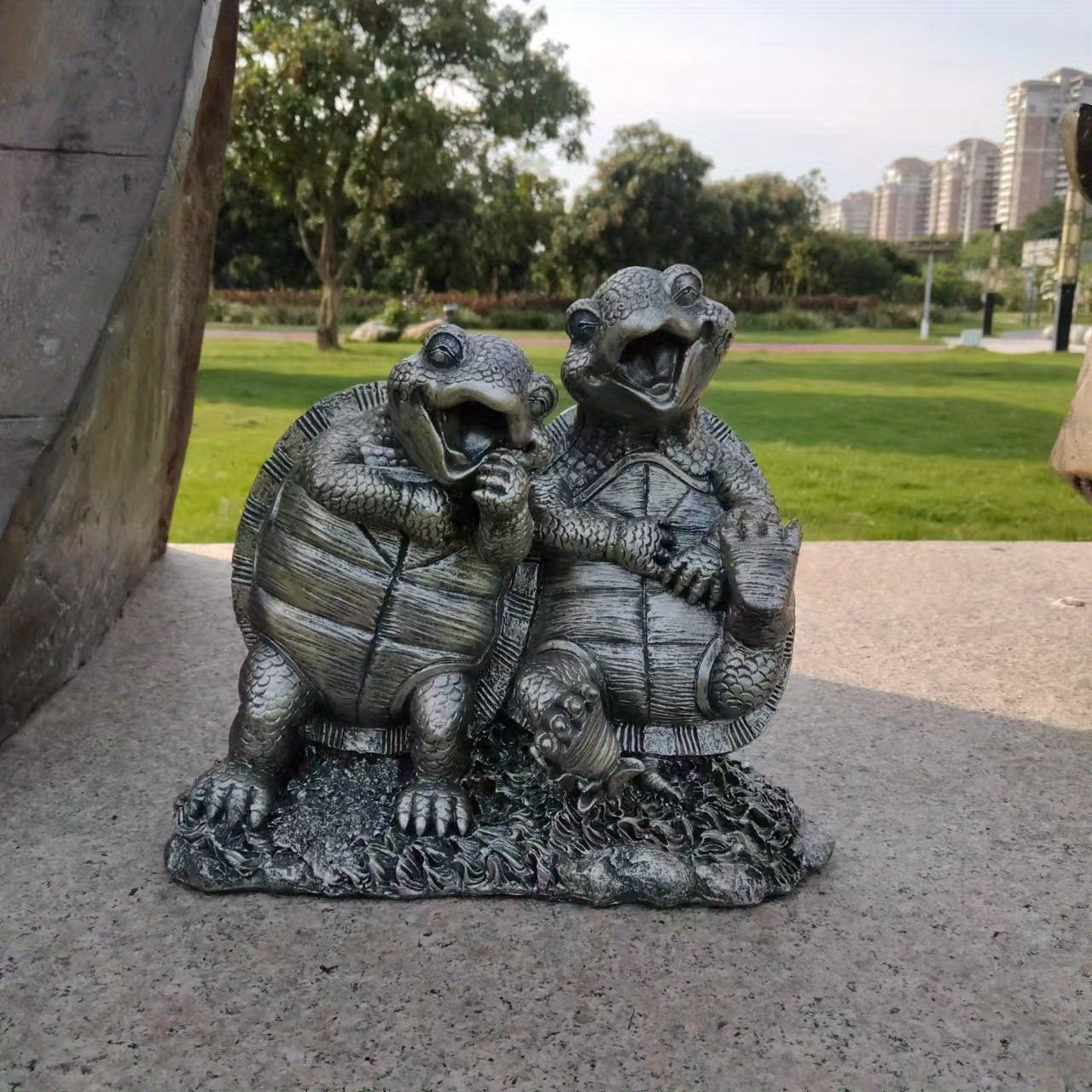 置物 オブジェ ガーデンオーナメント 笑っている2匹の亀 かめ カメ