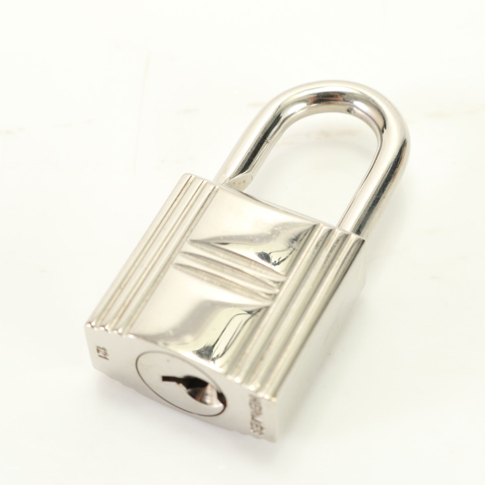 【HERMES】 南京錠/パドロック/カデナ/HERMESバッグ付属 美品】 HERMES エルメス カデナ 南京錠 パドロック鍵1ケ - メルカリ