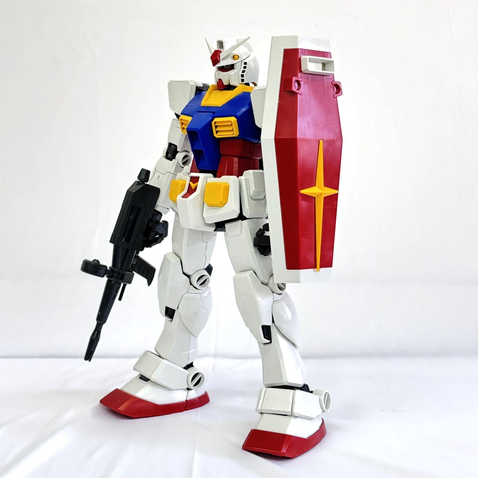 PG ガンダム　組立済　RX-78-2 GUNDAM Amazon | PG 機動戦士ガンダム RX-78-2 ガンダム 1/60スケール