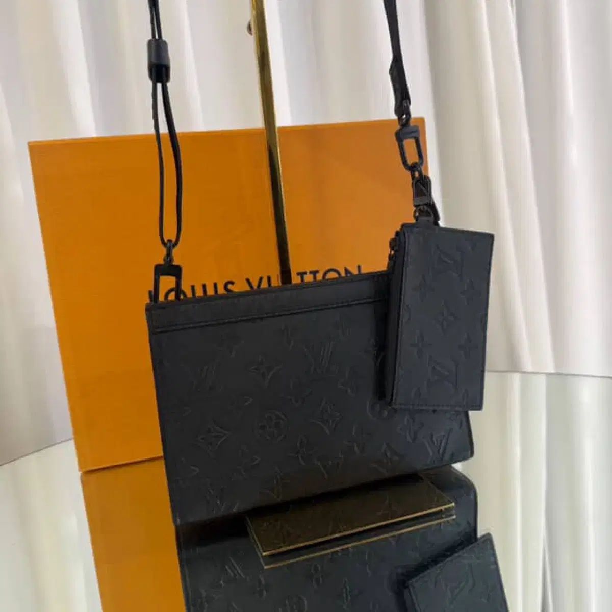 Louis Vuitton ルイヴィトン シャドー Gaston Luga ガストンルーガ ウェアラブル ウォレット クロスバッグ