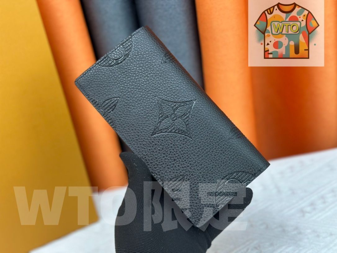 紙幣などの持ち物を収納できる