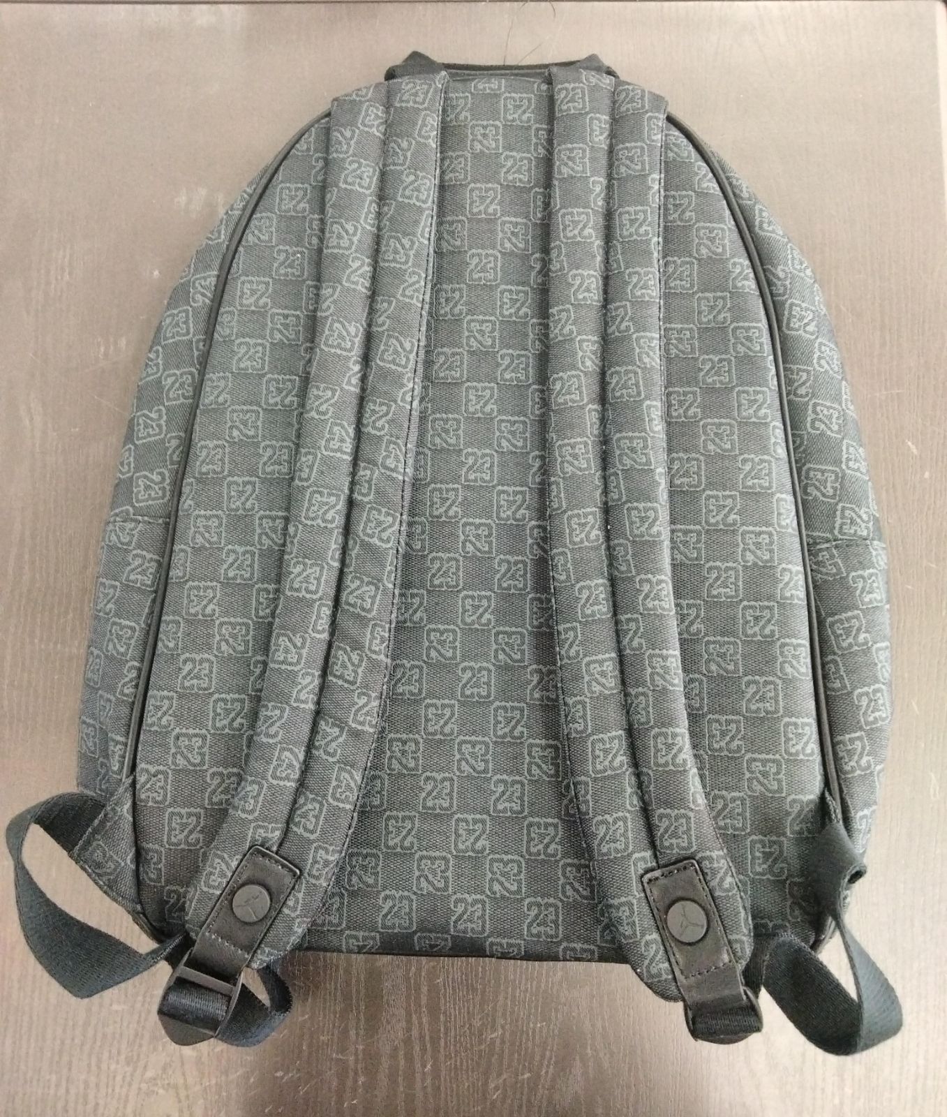 つーつー　(値下げ) ジョーダンモノグラム　バックパック NIKE公式】ジョーダン モノグラム バックパック (20L