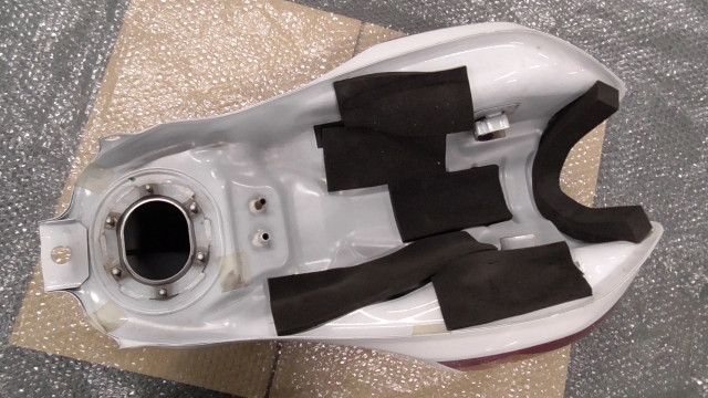 CB400SF VTEC REVO NC42 の ガソリンタンク:#1699579410 - メルカリ