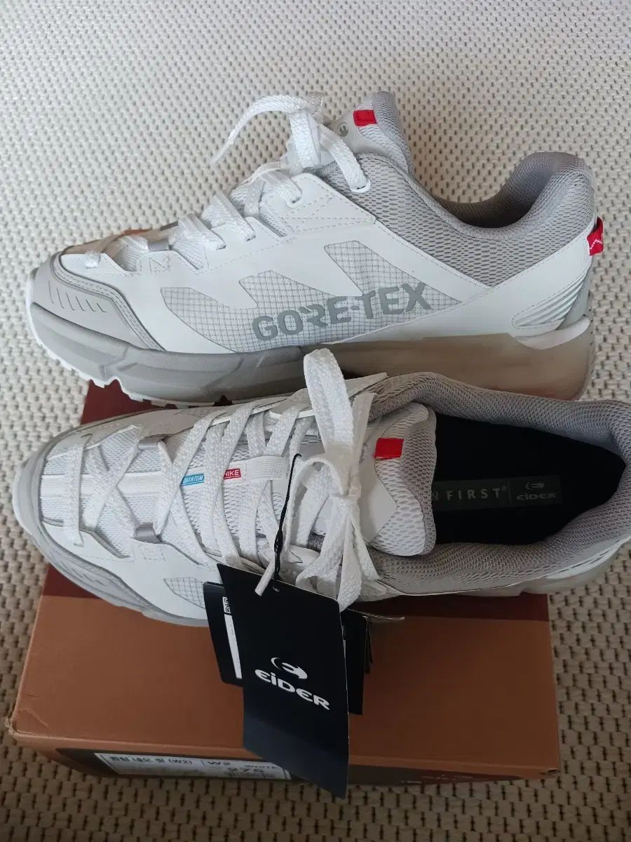 トレッキングシューズ