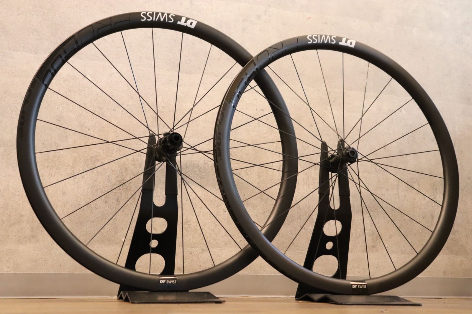 DT SWISS PRC 1400 SPLINE DB 35 カーボン チューブレス