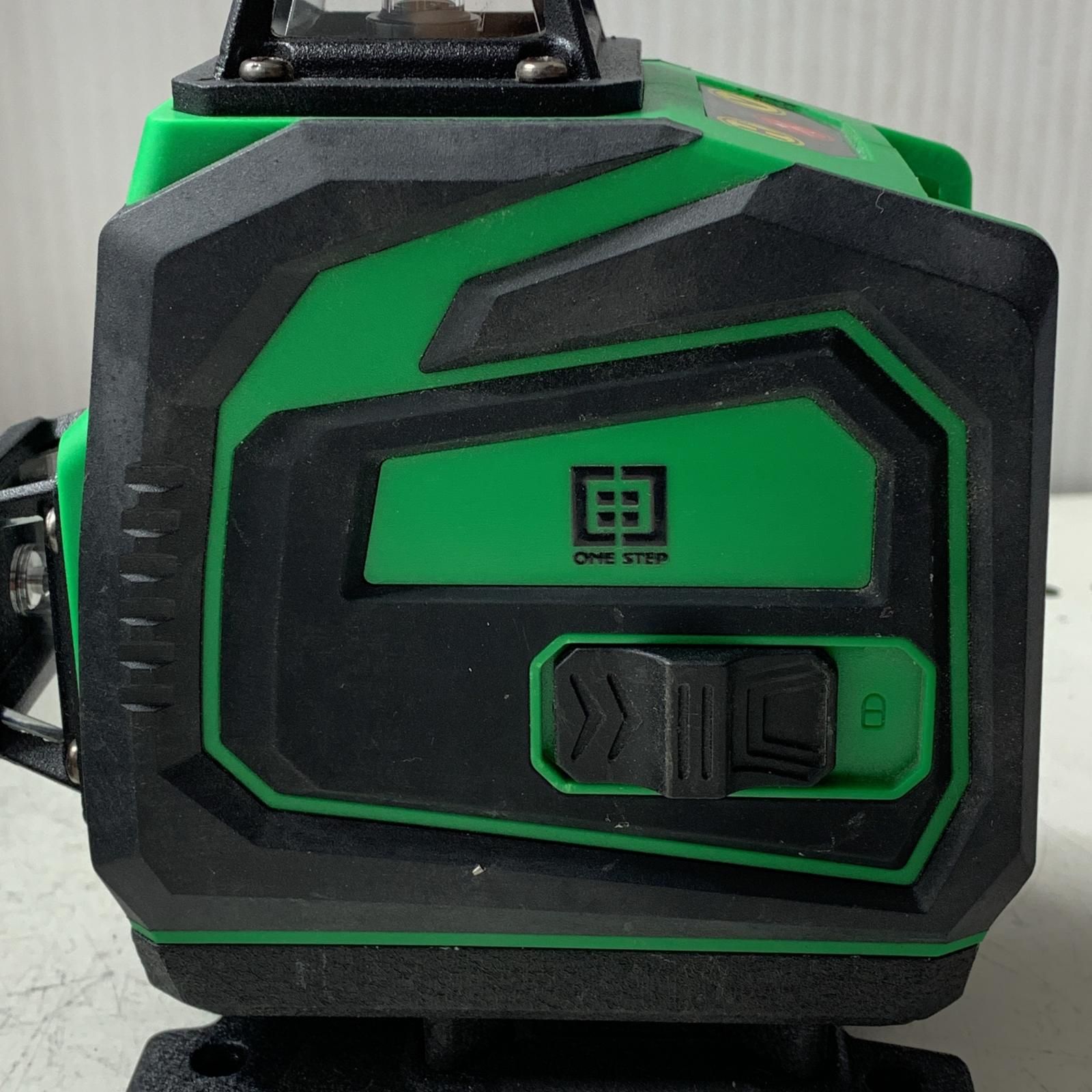 レーザー墨出し器
