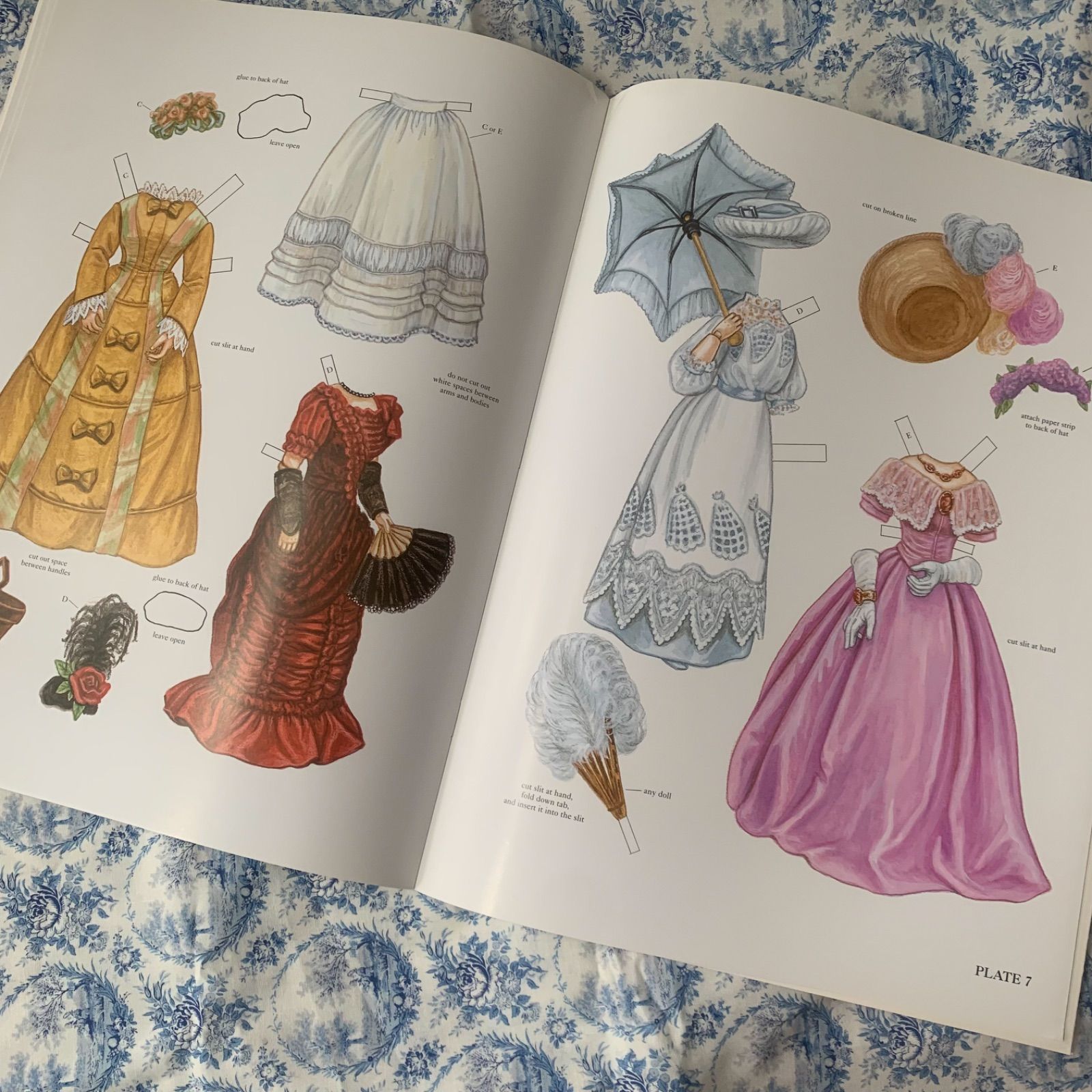 珍品ヴィンテージ マザーグースのビスクドールと絵本のセット ヴィンテージドール&絵本 珍品ヴィンテージ マザーグースのビスク