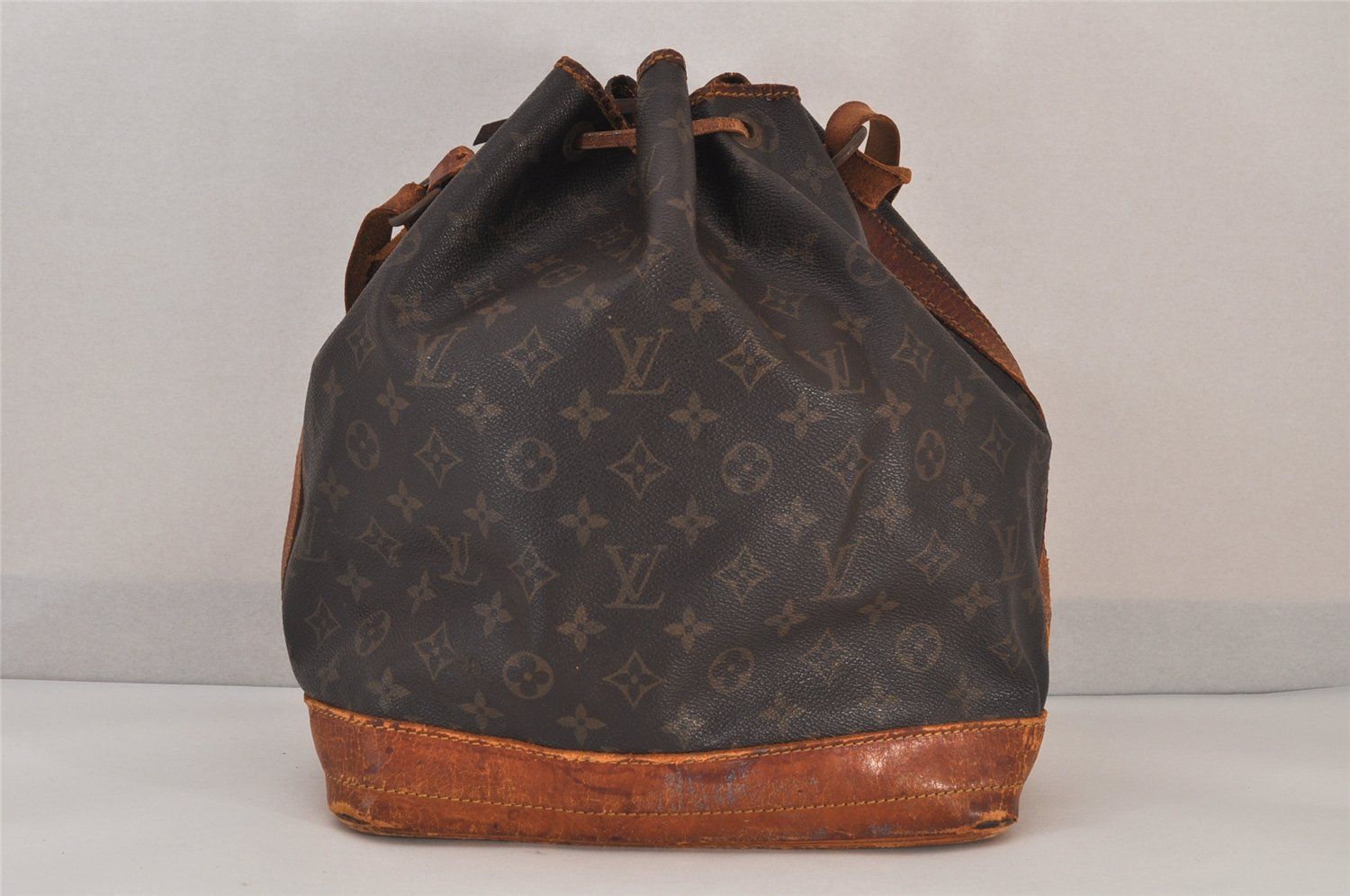 LOUIS VUITTON ルイヴィトン モノグラム ノエ ショルダー巾着型