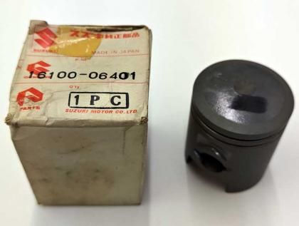 SUZUKI　スズキ純正 50cc2サイクルピストン P/No.16100-06401 (#00150137)