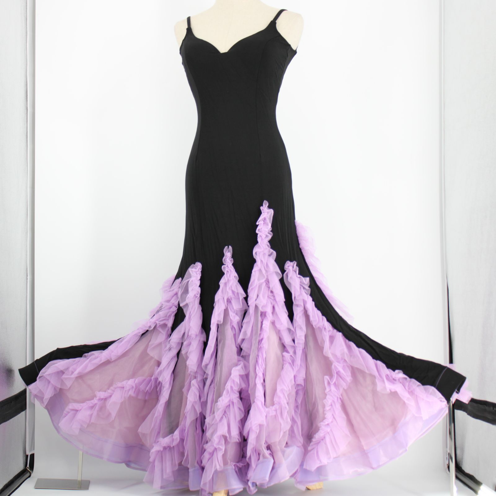 紫と黒のフリル社交ダンスワンピース 紫と黒のフリル社交ダンスワンピース 紫と黒のフリル社交ダンス