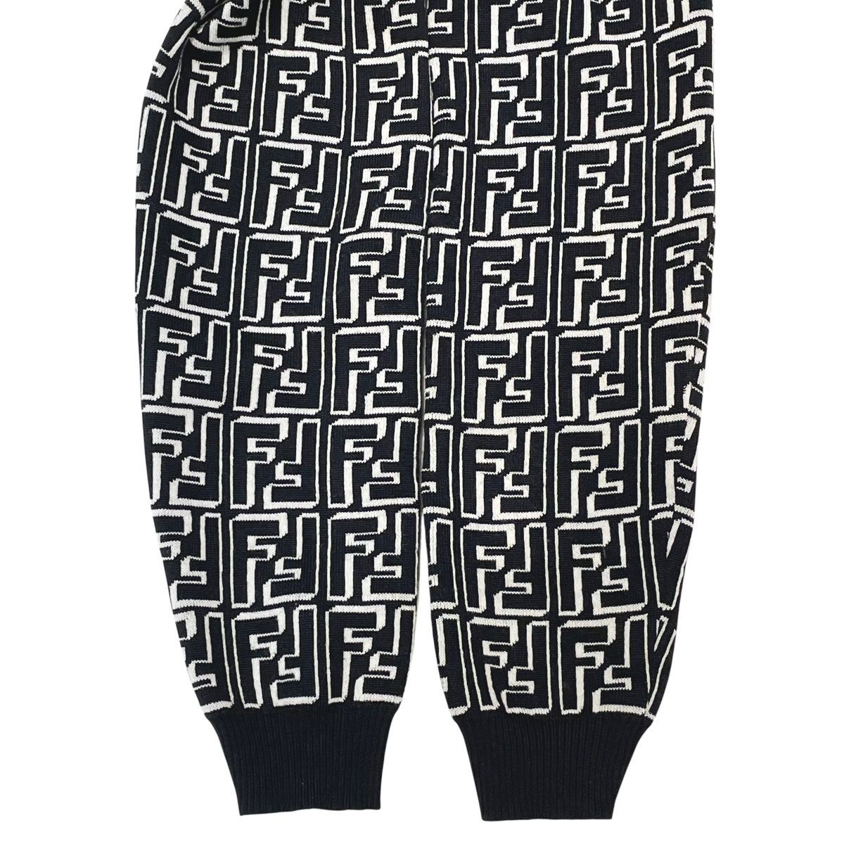 中古】 Fendi フェンディ FF柄長袖ニットセーター 白黒 クルーネック