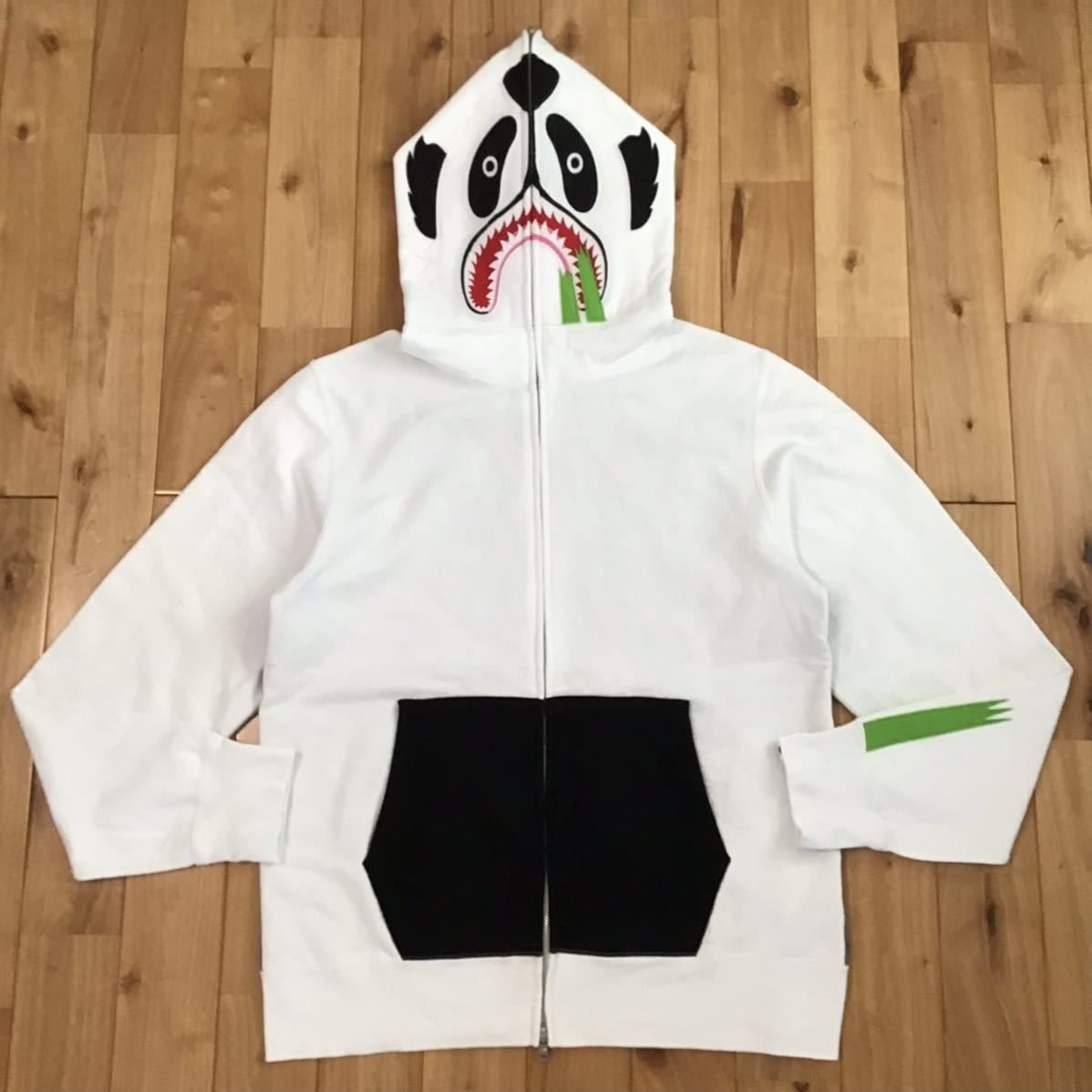 パンダ パーカー Lサイズ white × black panda full zip hoodie a bathing ape BAPE エイプ  ベイプ アベイシングエイプ - メルカリ