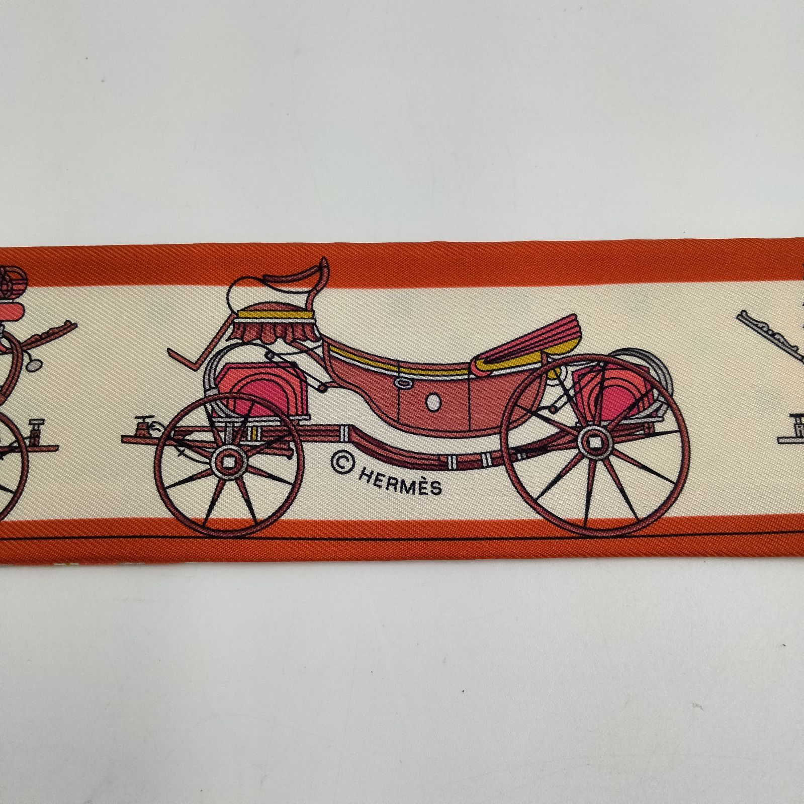 エルメス ツイリー Les Voitures Nouvelles 馬車の変遷 レッド - メルカリ エルメス ツイリー Les Voitures Nouvelles 馬車の変遷 レッド - メルカリ