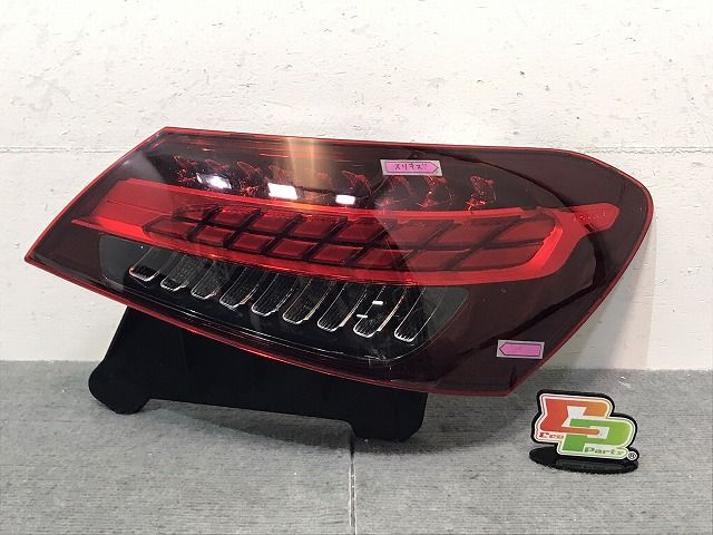 Eクラス/セダン W213 純正 右テールランプ/ライト/レンズ AL Automotive Lighting A2139065409 メルセデスベンツ(123579)