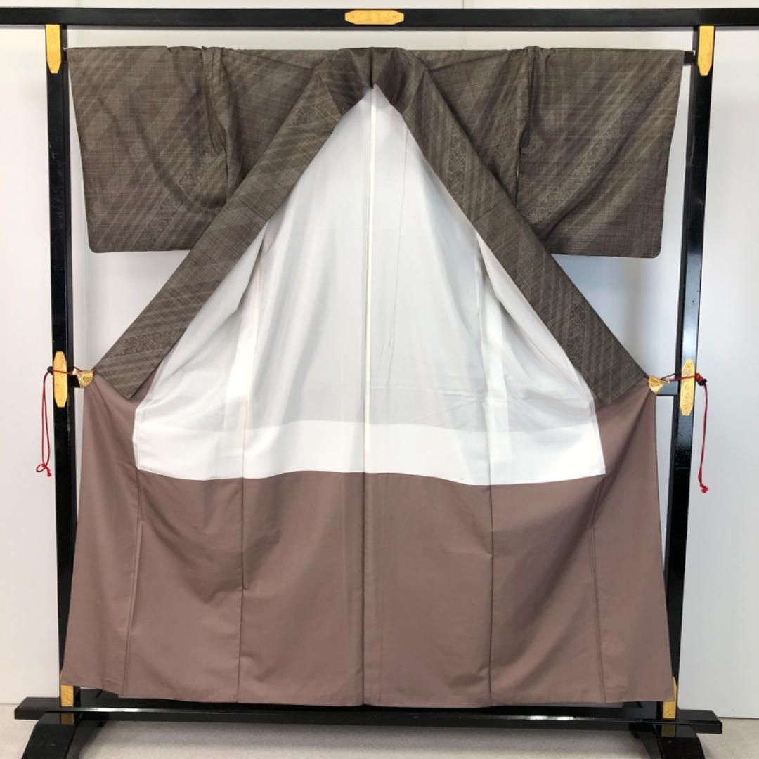 本場大島紬 茶泥染 カタス9マルキ 斜線に花唐草模様 K-5434