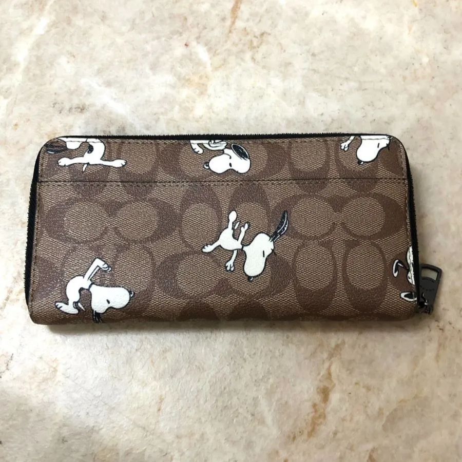COACH × スヌーピー シグネチャー ラウンドジップ 長財布 - メルカリ