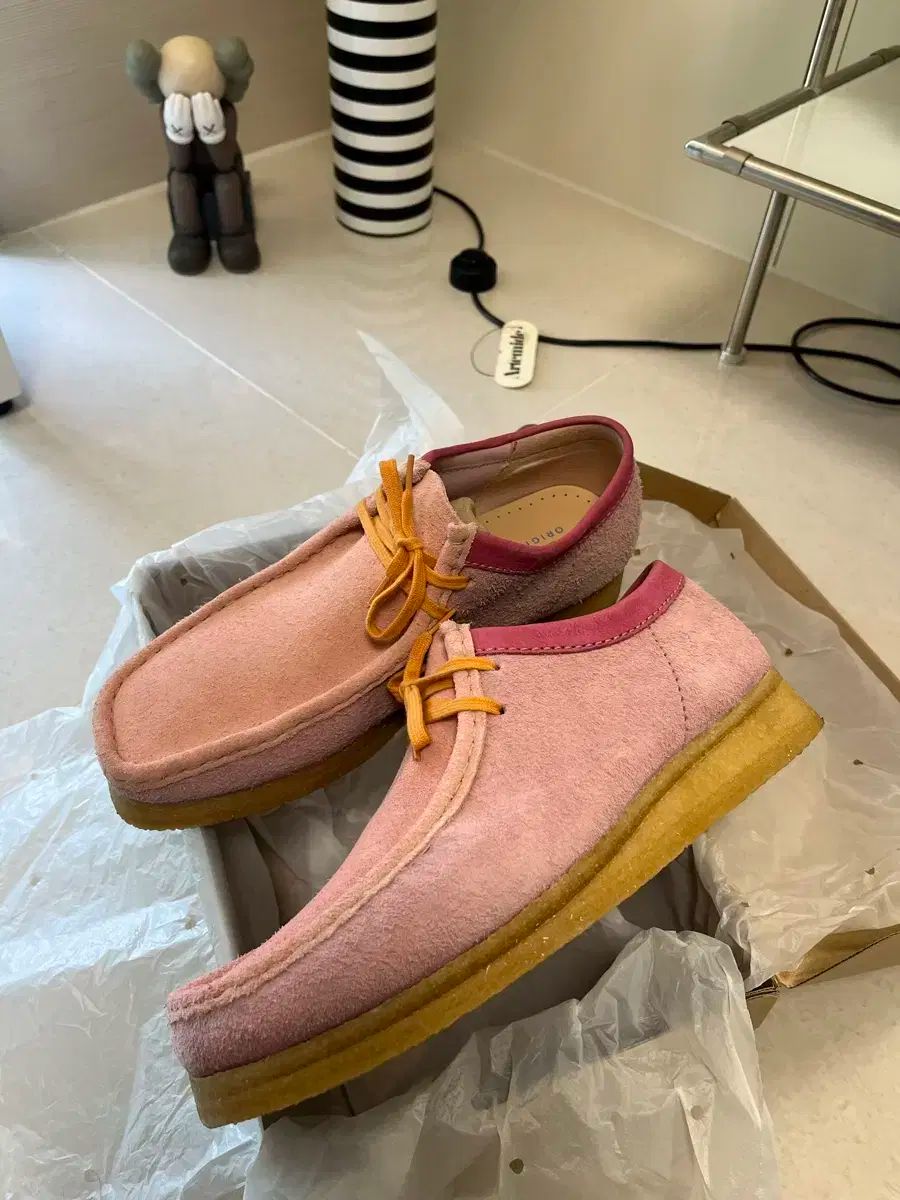 UK9 Clarks(クラークス) LEVI'S(リーバイス) ワラビー ピンク
