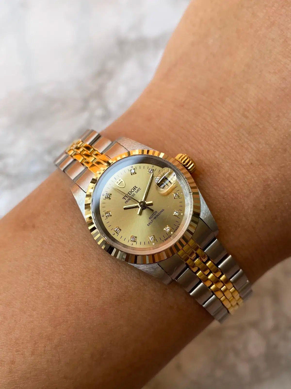 TUDOR チューダー