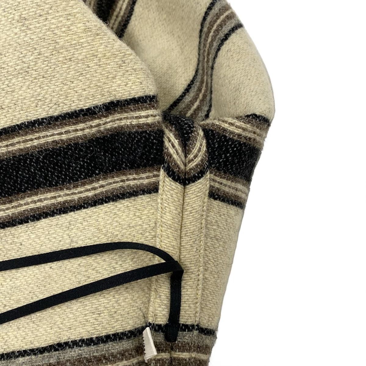 アイボリー×黒×マルチ 長袖